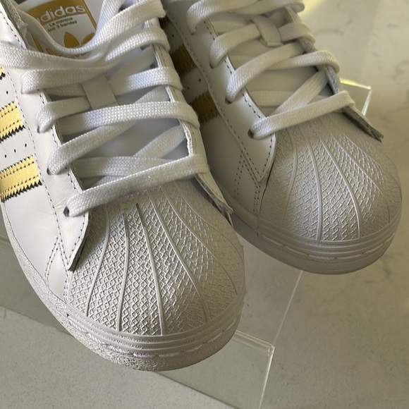 Classic Shell Toe Adidas - Picture 3 of 4